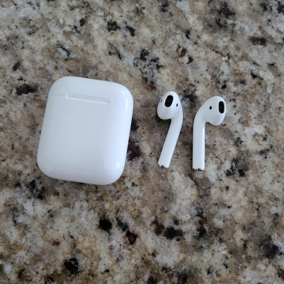 *SOLD* Apple AirPods 2nd Generation - Picture 1 of 7